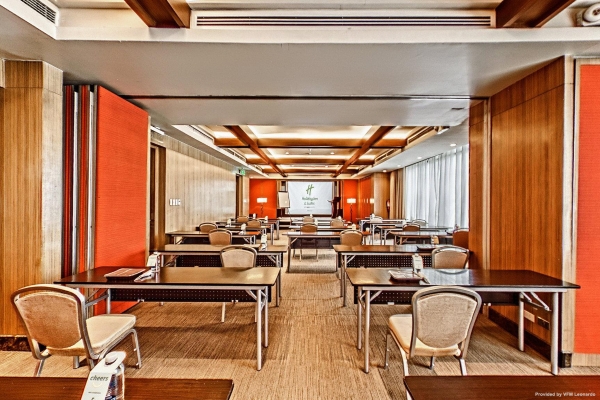 Holiday Inn & Suites MAKATI (Makati City)